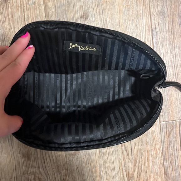 Victoria secret makeup Bag - Picture 2 of 5